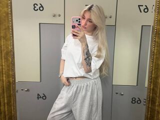 naked webcam girl fingering ScarlettAndreula