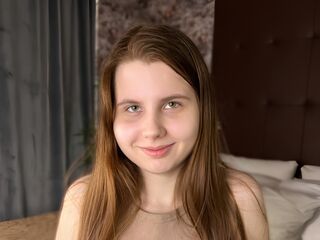 naked girl with webcam fingering SiraFey