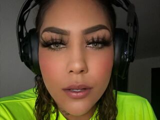camslut fingering pussy SnookieEmber