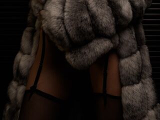 naked girl with webcam masturbating with dildo SophiaLauder