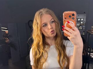 girl shaving pussy TainaSaffo
