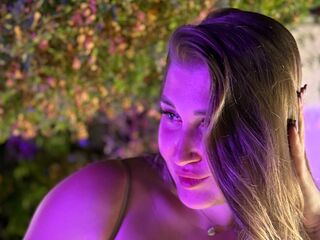camslut showing tits TarahZullo