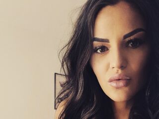 topless camgirl ValentinaValee