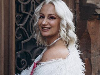 naked cam girl gallery WilsonAvery