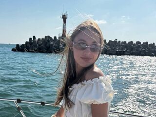 beautiful girl YaekoBrowers